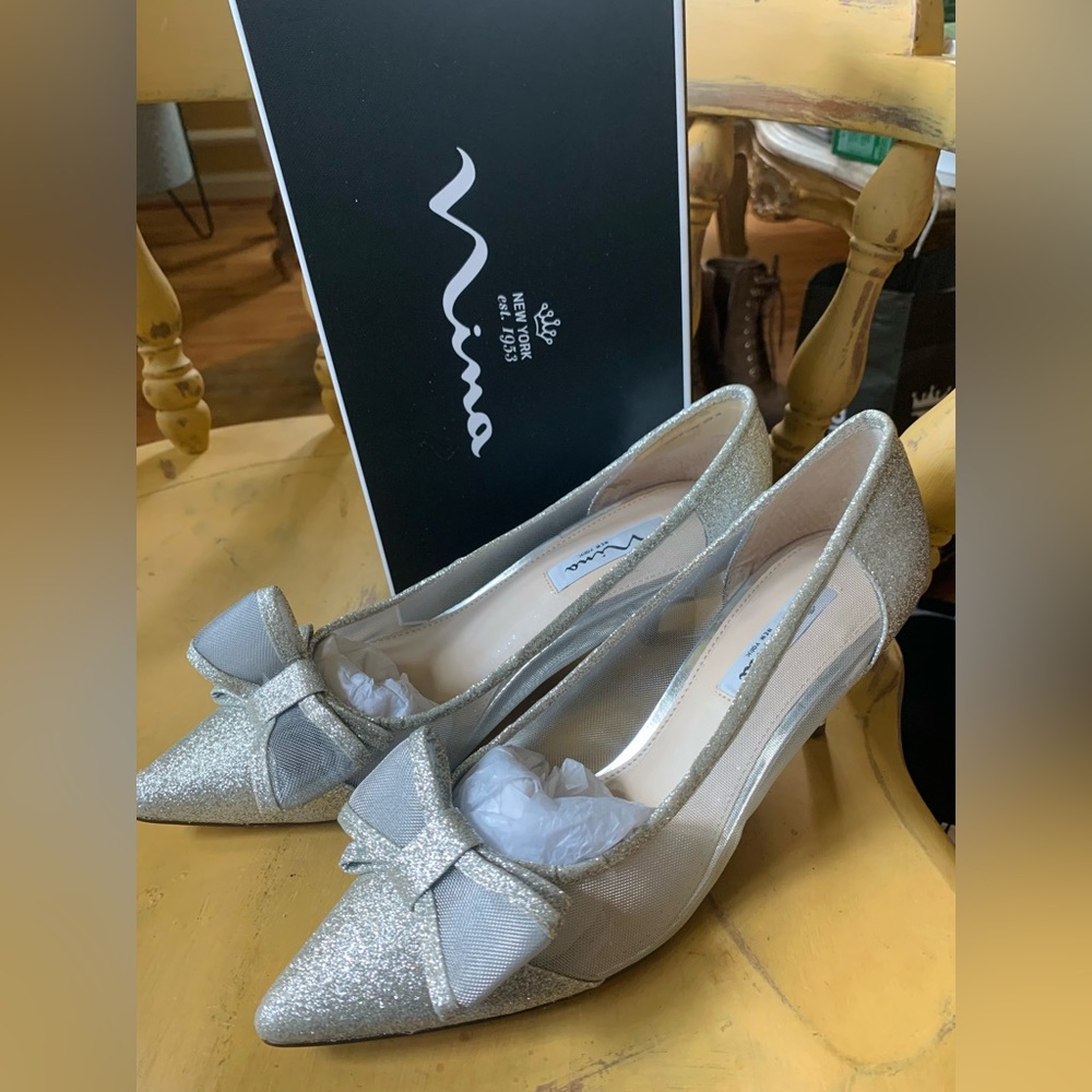 NEW IN BOX NINA NEW YORK Brand WOMEN HEELS 9 1/2 Medium size BEAUTIFUL
